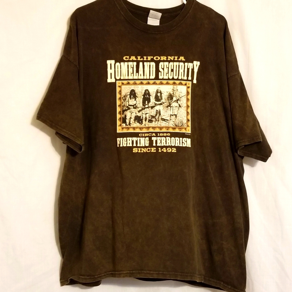 Mens Gildan short sleeve T-shirt